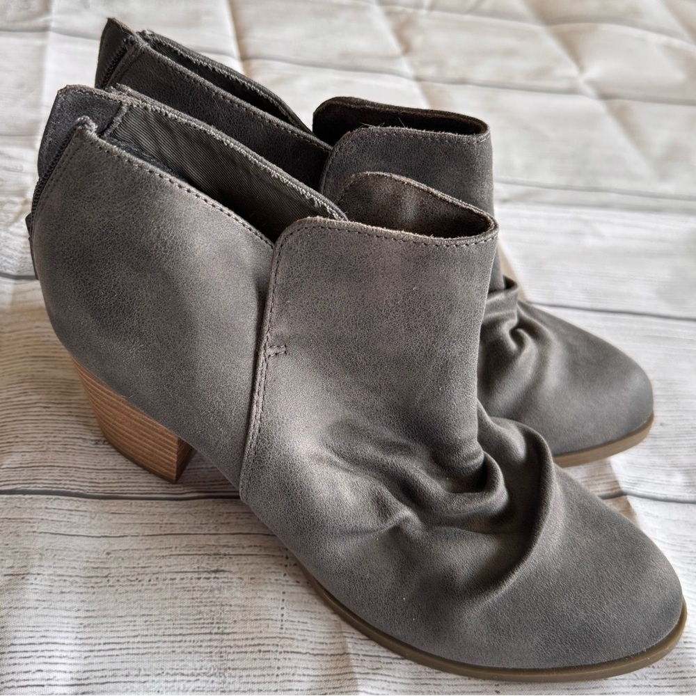 Report Clarice Gray Ankle Booties Women’s Size 7 Stacked Heel Casual